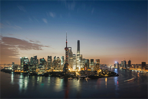 How does Shanghai respond to challenges？